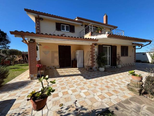 Villa Indipendente in vendita a Roma Capitale, Lazio