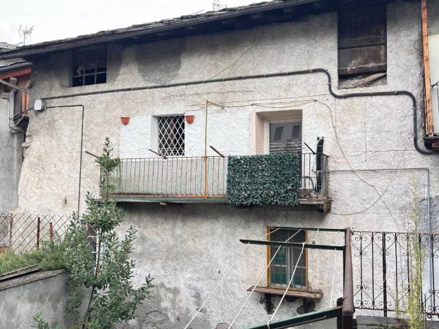 Villa Indipendente in vendita a Porossan-Roppoz, Aosta