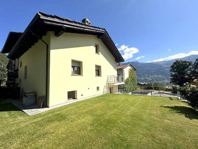 Villa Indipendente in vendita a Aosta