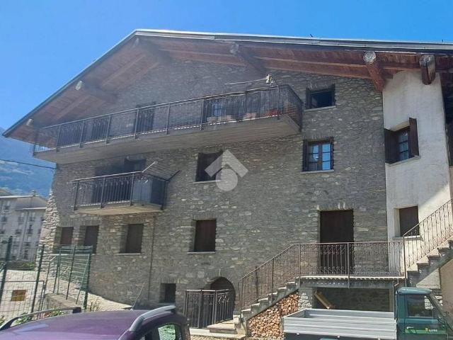 Villa Indipendente in vendita a Porossan-Roppoz, Aosta
