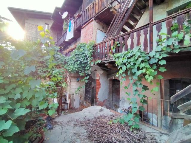 Rustico in vendita a Porossan-Roppoz, Aosta / Aoste