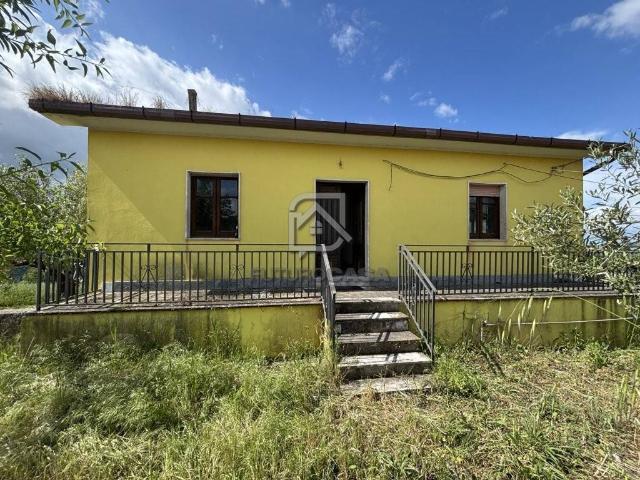 Villa Indipendente in vendita a Sant'arcangelo Trimonte, Campania