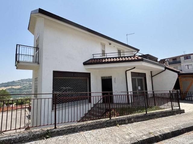 Villa Indipendente in vendita a Apice, Campania
