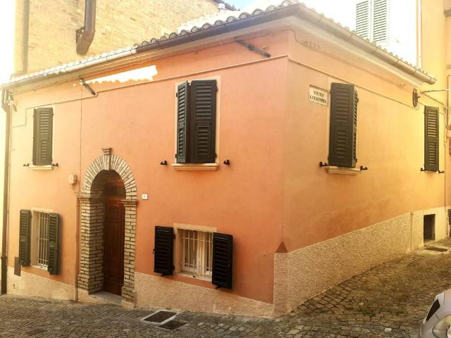 Villa Indipendente in vendita a Marche, Macerata