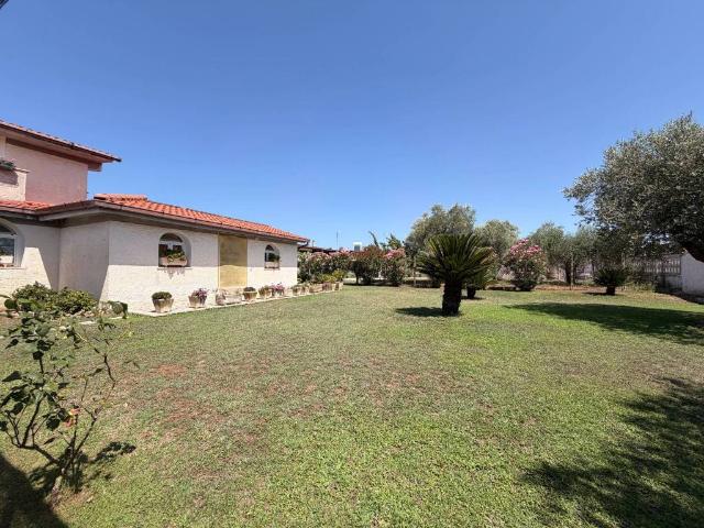 Villa Indipendente in vendita a La Cogna, Aprilia