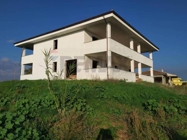 Villa Indipendente in vendita a Aprilia, Lazio