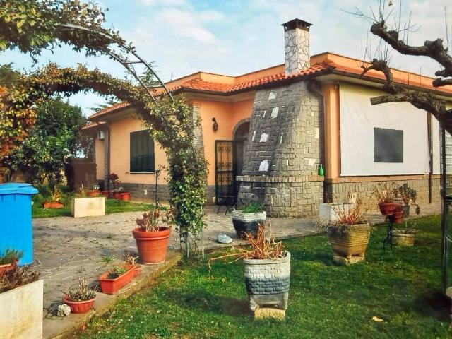 Villa Indipendente in vendita a Aprilia, Lazio