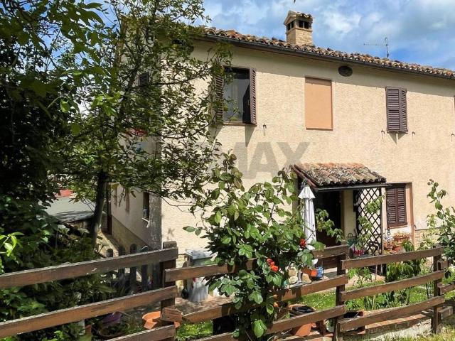 Villa Indipendente in vendita a Castiglioni, Marche