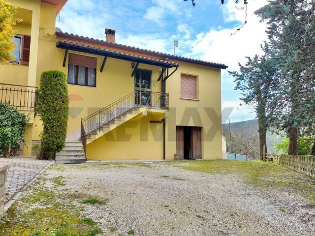 Villa Indipendente in vendita a Castiglioni, Marche