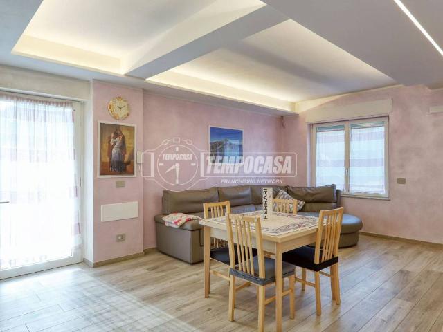 Villa Indipendente in vendita a Comunità Montana del Piambello, Arcisate