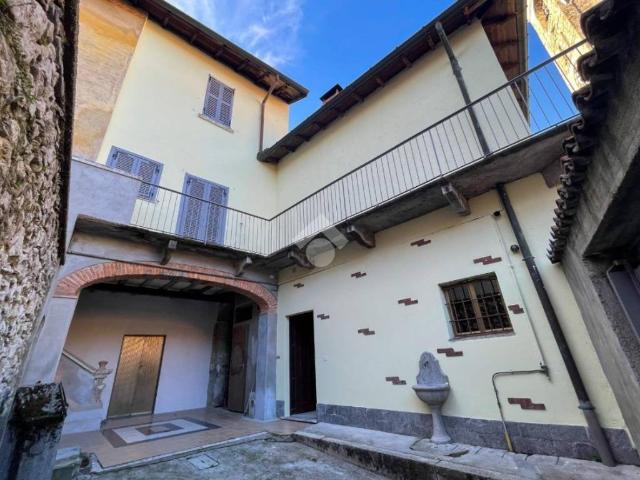 Villa Indipendente in vendita a Comunità Montana del Piambello, Arcisate