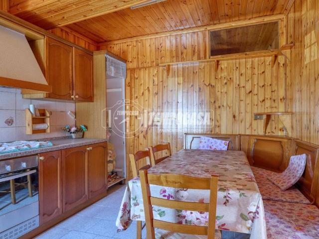 Villa Indipendente in vendita a Comunità Montana del Piambello, Arcisate