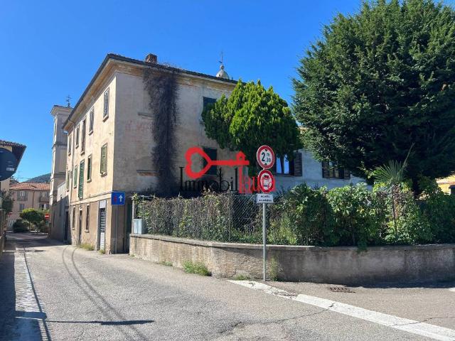 Villa Indipendente in vendita a Comunità Montana del Piambello, Arcisate