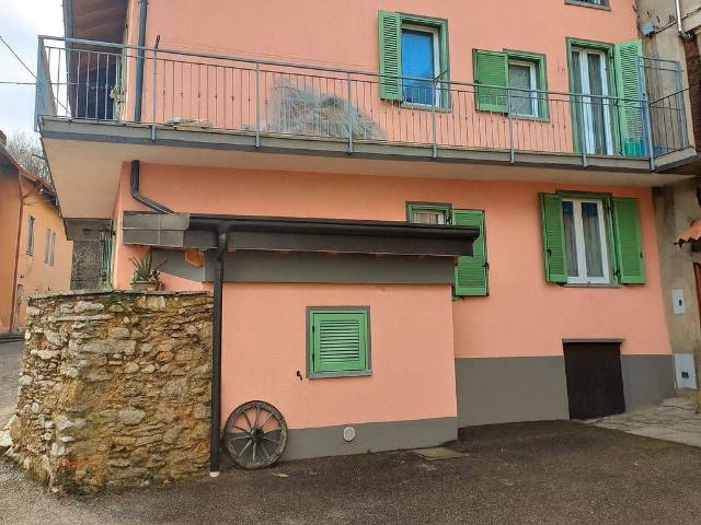 Villa Indipendente in vendita a Comunità Montana del Piambello, Arcisate