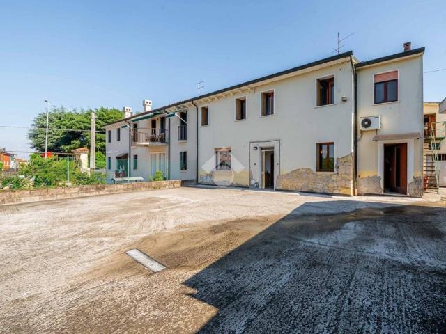 Villa Indipendente in vendita a Arcole, Veneto