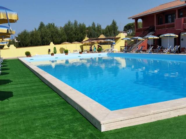 Villa Indipendente in vendita a Marina di Tor San Lorenzo, Roma Capitale