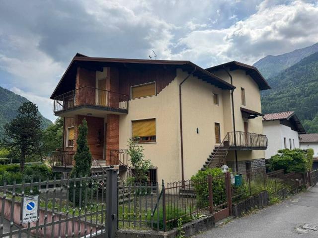 Villa Indipendente in vendita a Ardesio, Lombardia
