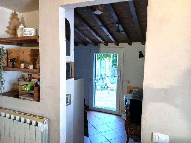 Villa Indipendente in vendita a Battifolle, Palazzo Del Pero