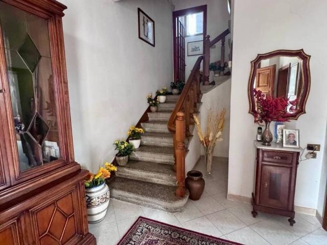 Villa Indipendente in vendita a Poggiola, Palazzo Del Pero