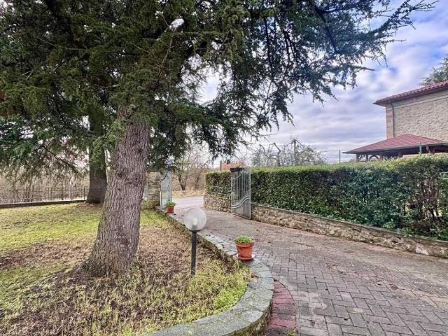 Villa Indipendente in vendita a Poggiola, Palazzo Del Pero