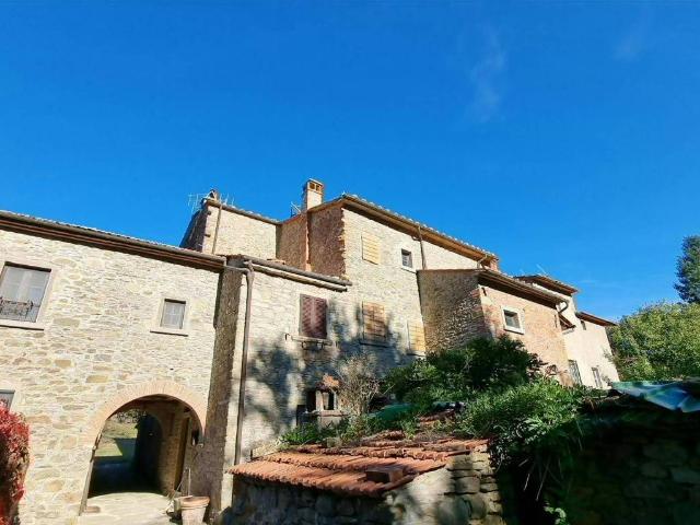 Villa Indipendente in vendita a Palazzo del Pero, Palazzo Del Pero