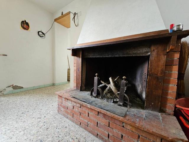 Villa Indipendente in vendita a Sant'Agata delle Terrine, Palazzo Del Pero