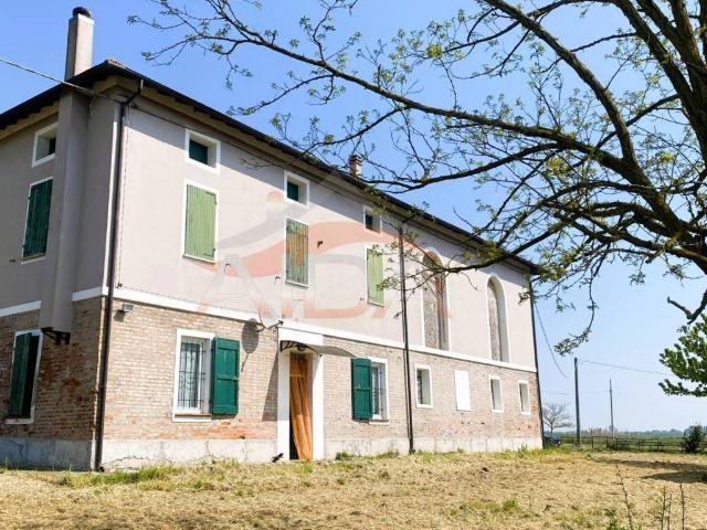 Villa Indipendente in vendita a Argenta, Reggio Emilia