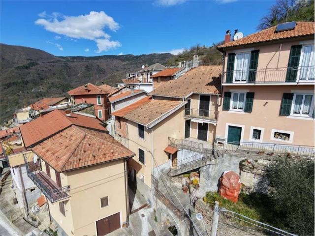 Villa Indipendente in vendita a Armo, Liguria