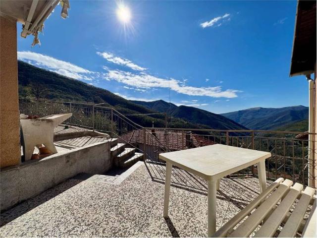 Villa Indipendente in vendita a Armo, Liguria