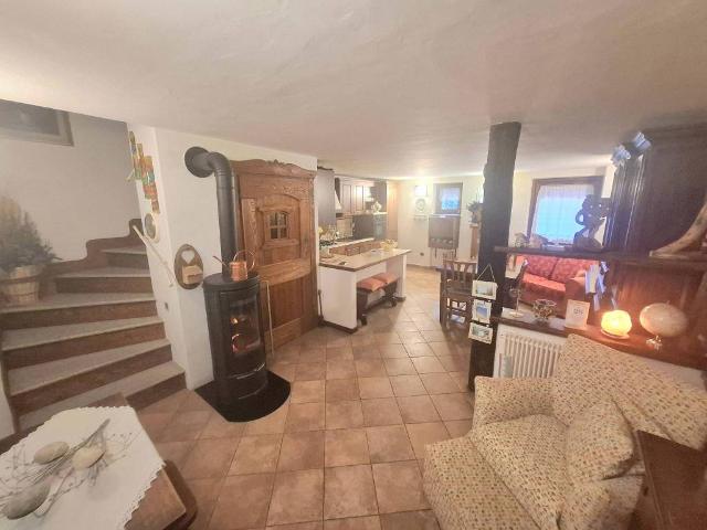 Villa Indipendente in vendita a Arnad, Aosta