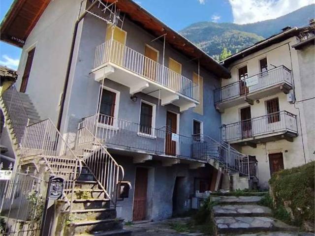 Villa Indipendente in vendita a Arnad, Aosta