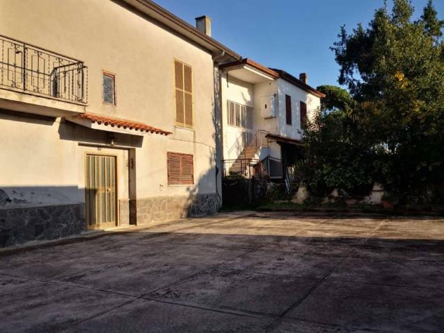 Villa Indipendente in vendita a Arnara, Lazio