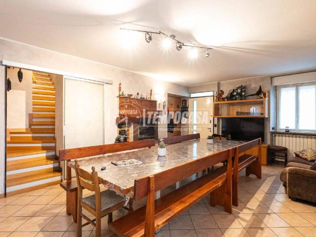 Villa Indipendente in vendita a Arosio, Lombardia