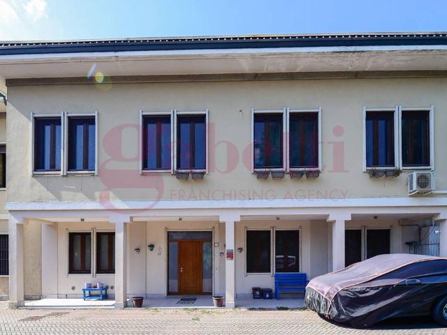 Villa Indipendente in vendita a Arosio, Lombardia