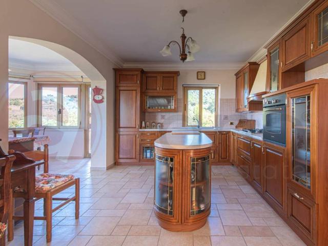 Villa Indipendente in vendita a Arpino, Lazio