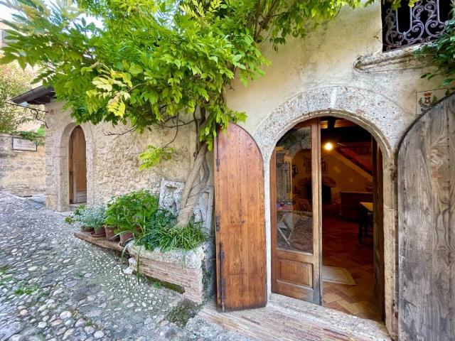Villa Indipendente in vendita a Acropoli di Civitavecchia, Arpino