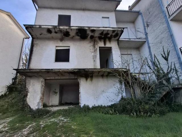 Villa Indipendente in vendita a Cività Falconara, Arpino