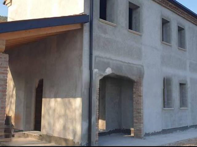 Villa Indipendente in vendita a Arquà Petrarca, Veneto