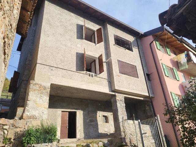 Villa Indipendente in vendita a Comunità montana della valle Camonica, Artogne