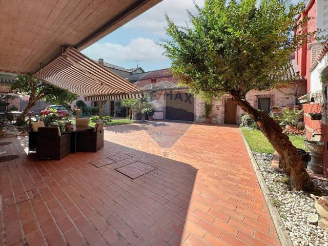 Villa Indipendente in vendita a Arzago D'adda, Lombardia