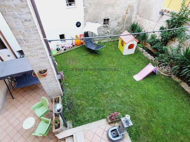 Villa Indipendente in vendita a Santa Maria Intervineas, Marche