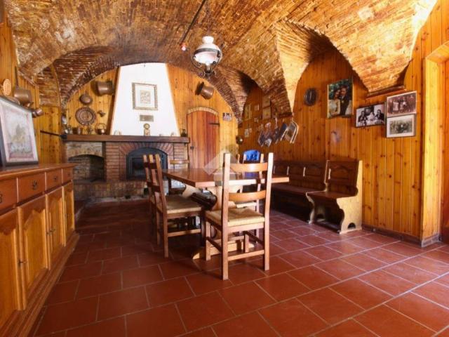 Villa Indipendente in vendita a Porta Romana, Marche