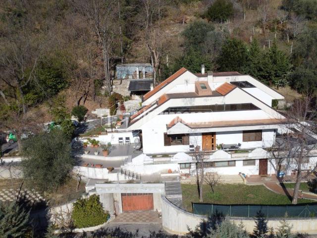 Villa Indipendente in vendita a Porta Romana, Marche