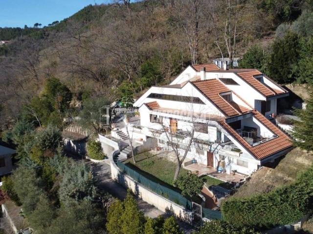 Villa Indipendente in vendita a Porta Romana, Marche