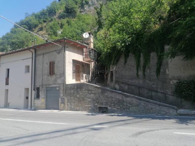 Villa Indipendente in vendita a Porta Romana, Marche