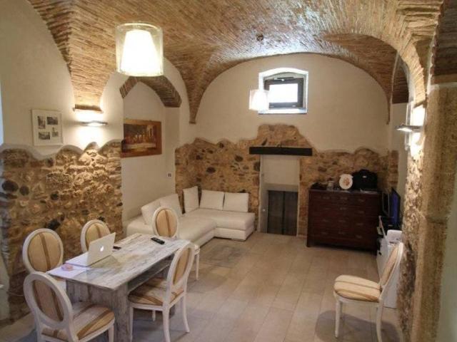 Villa Indipendente in vendita a Santa Maria Intervineas, Marche