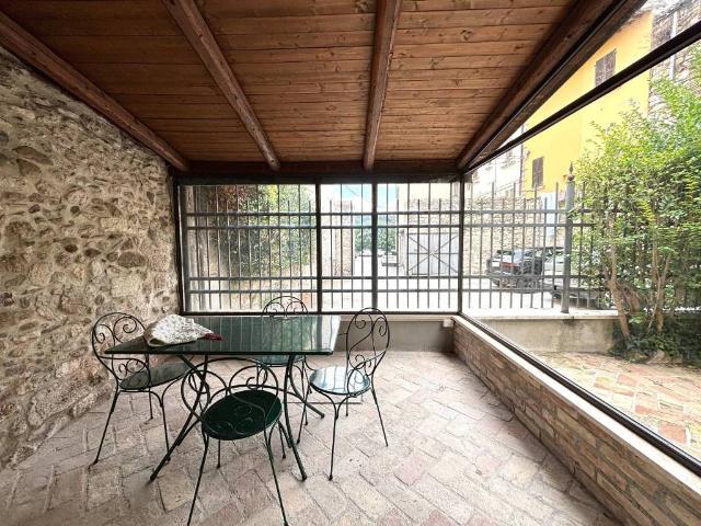 Villa Indipendente in vendita a Santa Maria Intervineas, Marche
