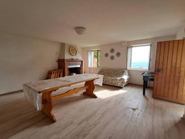 Villa Indipendente in vendita a Case di Cioccio, Marche