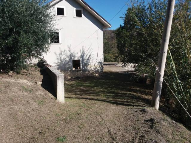 Villa Indipendente in vendita a Campo Parignano, Marche