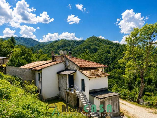 Villa Indipendente in vendita a Mozzano, Marche